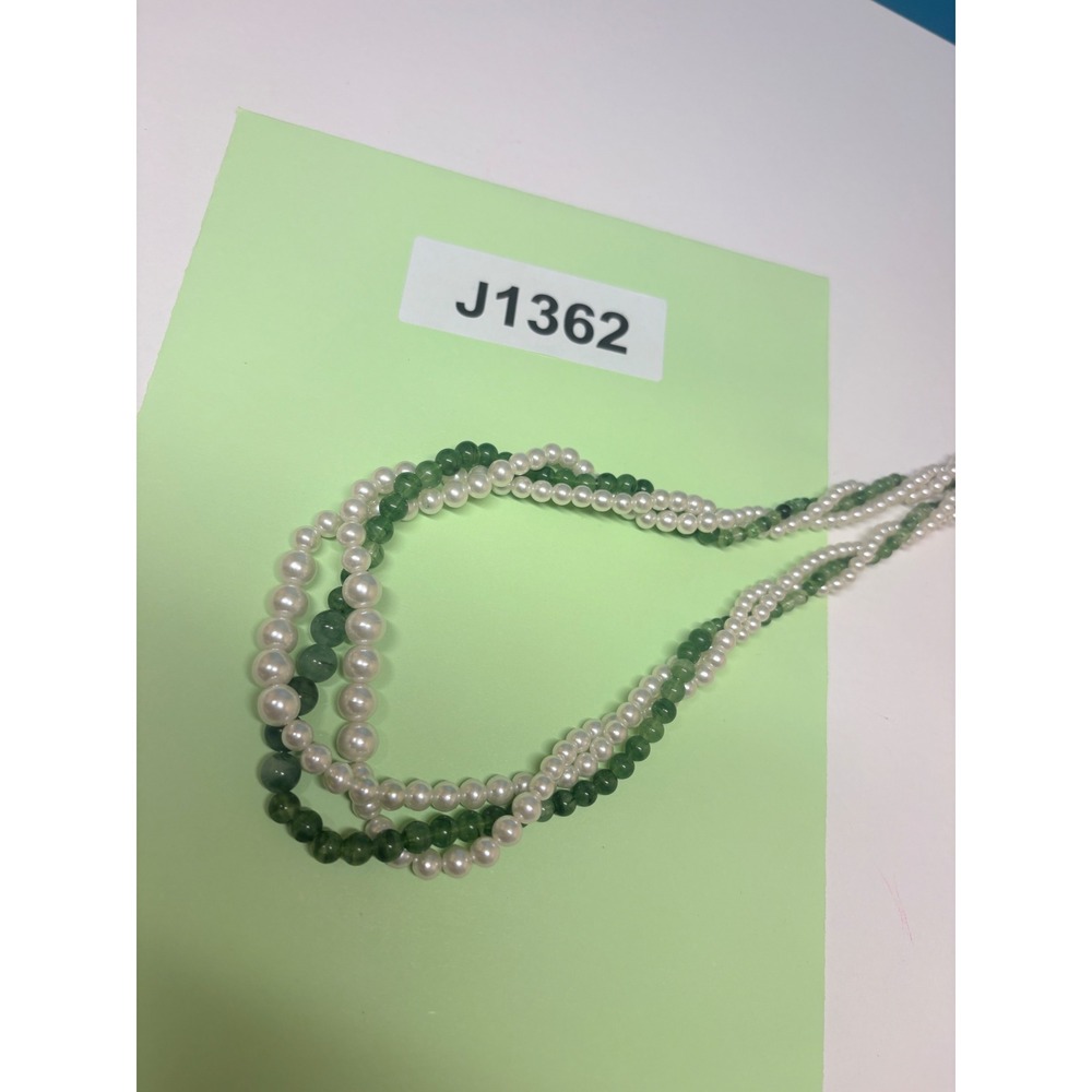 Vintage Triple Strand White Faux Pearl and Green Glass Bead Necklace Gold Tone - Picture 6 of 6